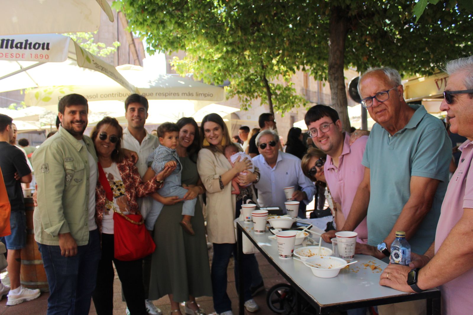 Ambiente en la Feria de Día en el mediodía de este