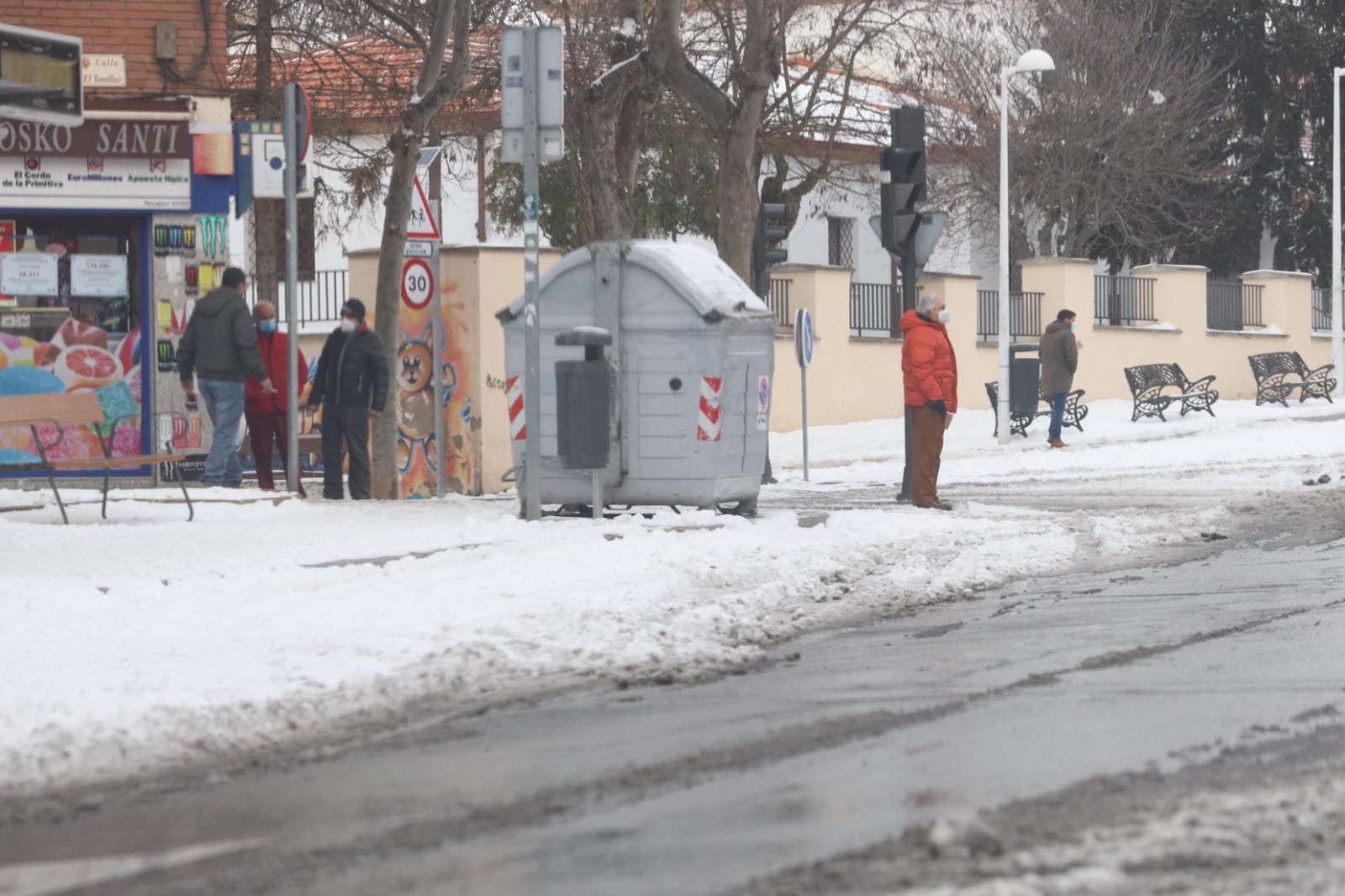 Hielo y nieve en Salamanca  calles de Pizarrales