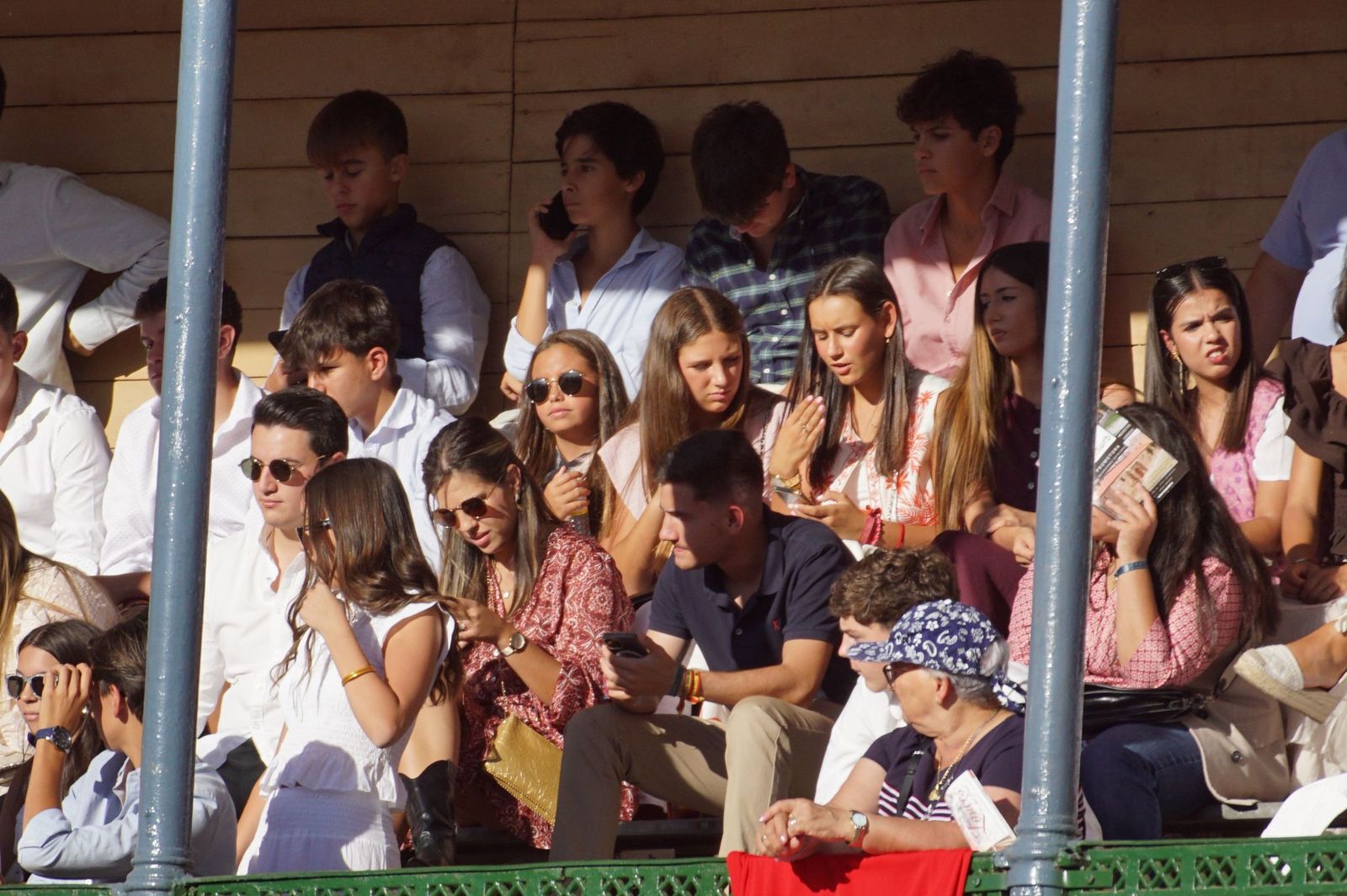 Así se ha vivido la primera corrida de la feria 2025 en La Glorieta: imágenes del ambiente en los tendidos y en el patio de cuadrillas