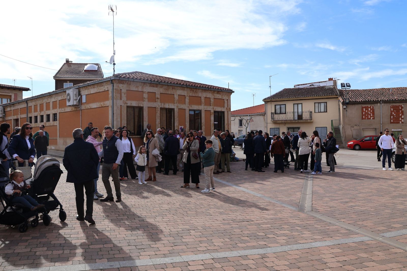 Revive las imágenes de la procesión del Santo Entierro en Fuentesaúco