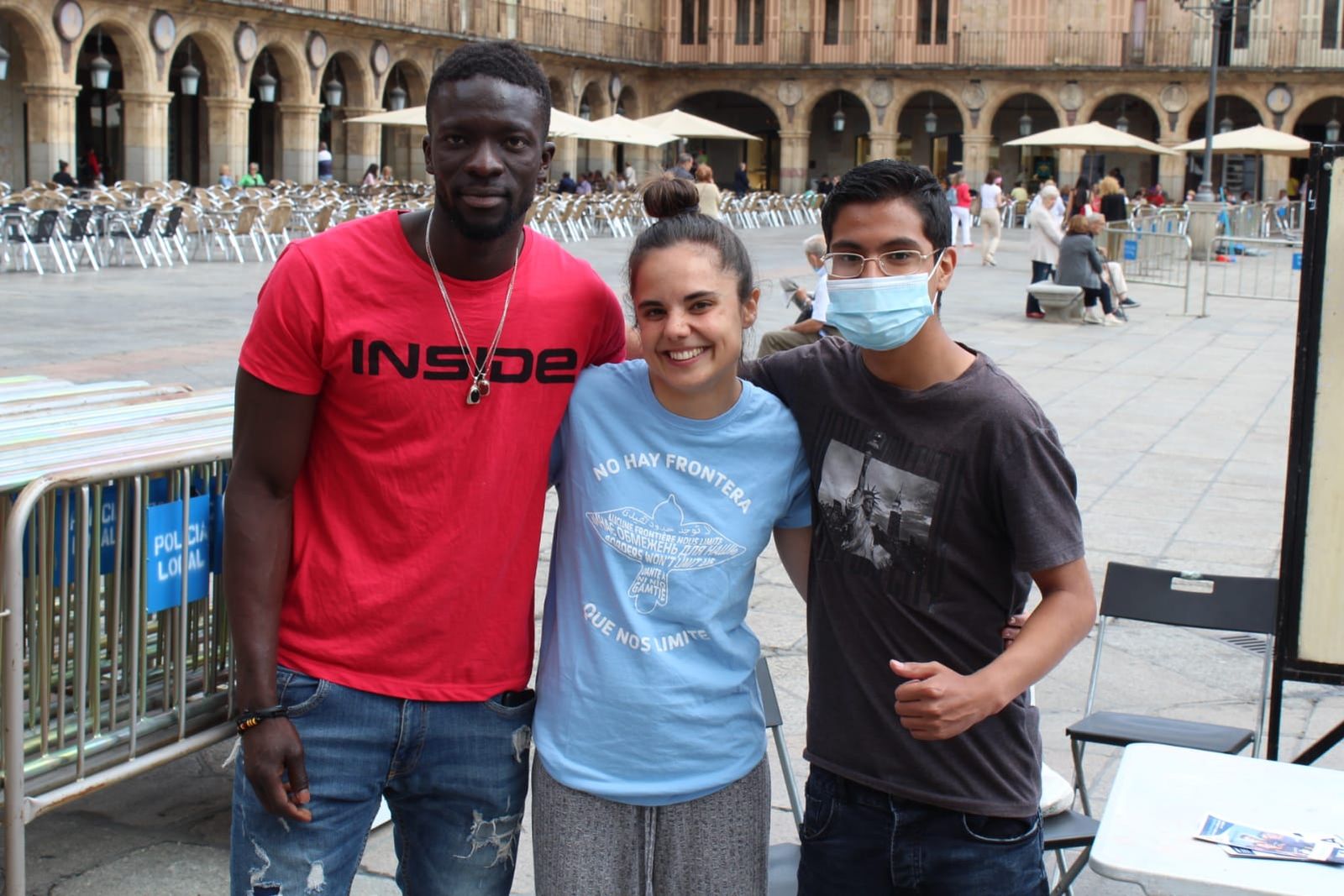 Papa Wallx, Cristina Martín y Claudio Cornejo en la Plaza Mayor. Foto S24H.