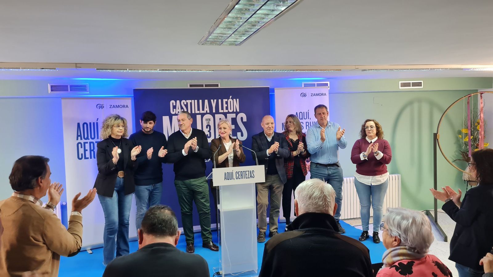Leticia García, cabeza de lista del PP, participó en un encuentro con alcaldes y concejales en Trabazos