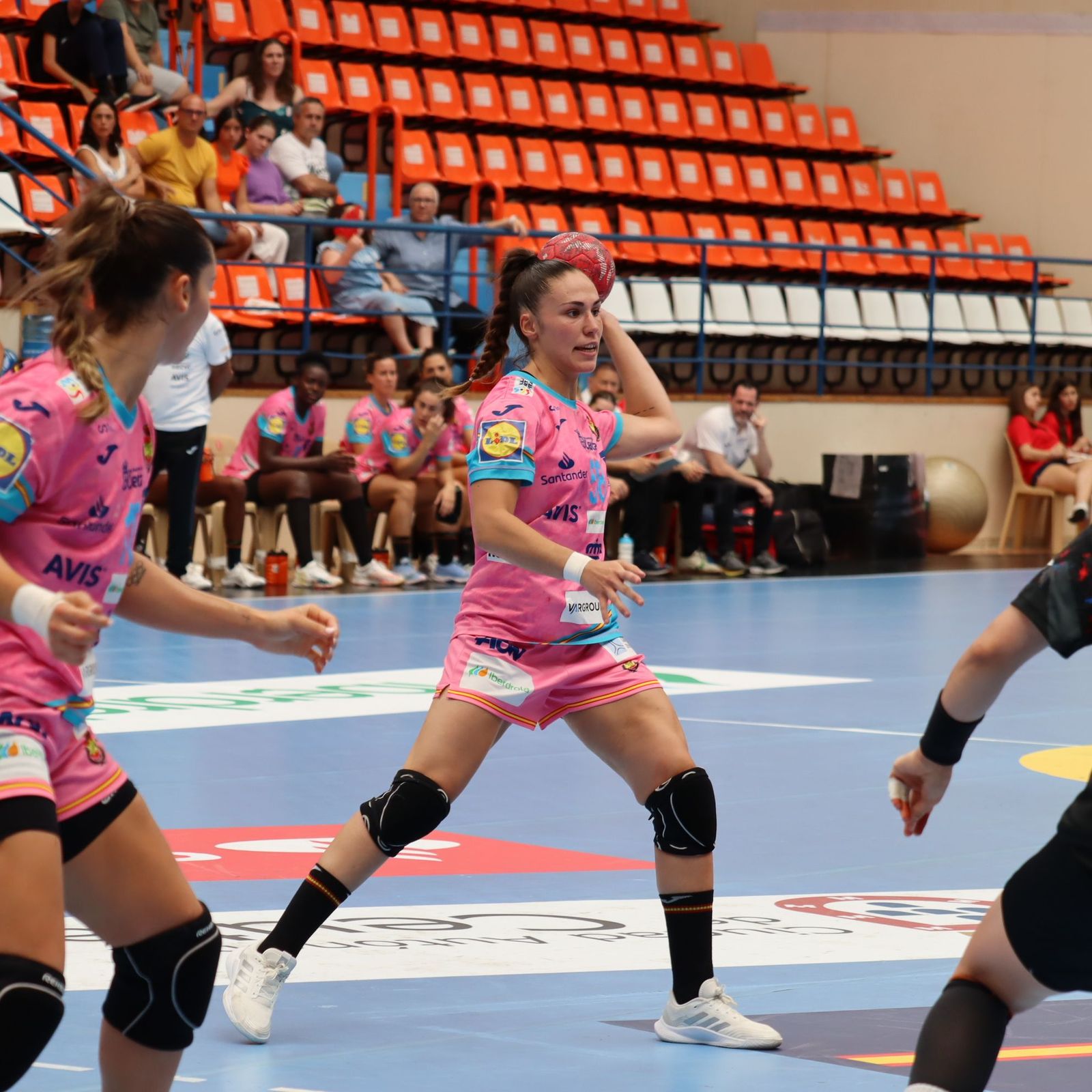 María O'Mullony en el último partido de preparación de las 'Guerreras' antes de los Juegos Olímpicos en Irún. Foto: Josu Pérez.