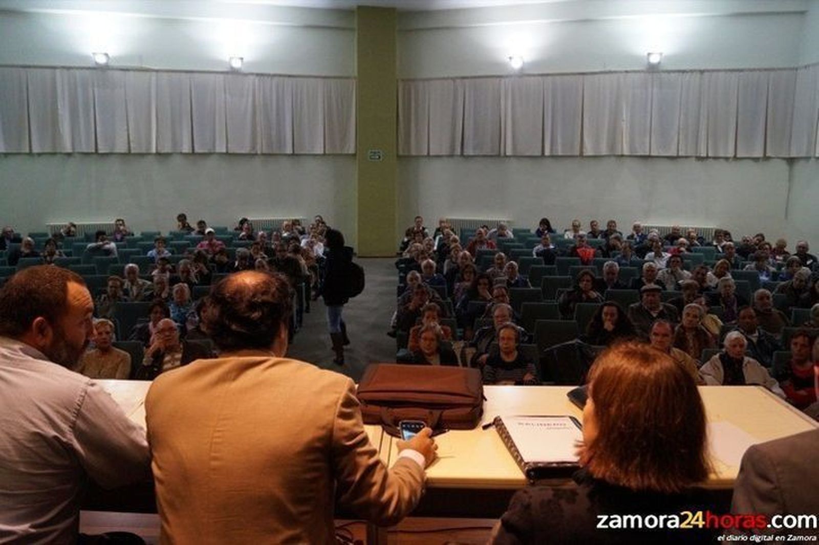 La Plataforma de Afectados por las Preferentes sigue “abierta” a negociar una salida “positiva incluso para la Caja”