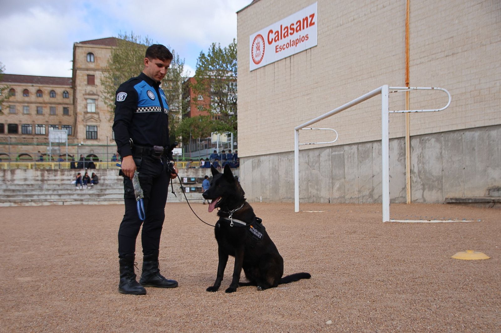 Reportaje perros Policía Local "semillas de conciencia"