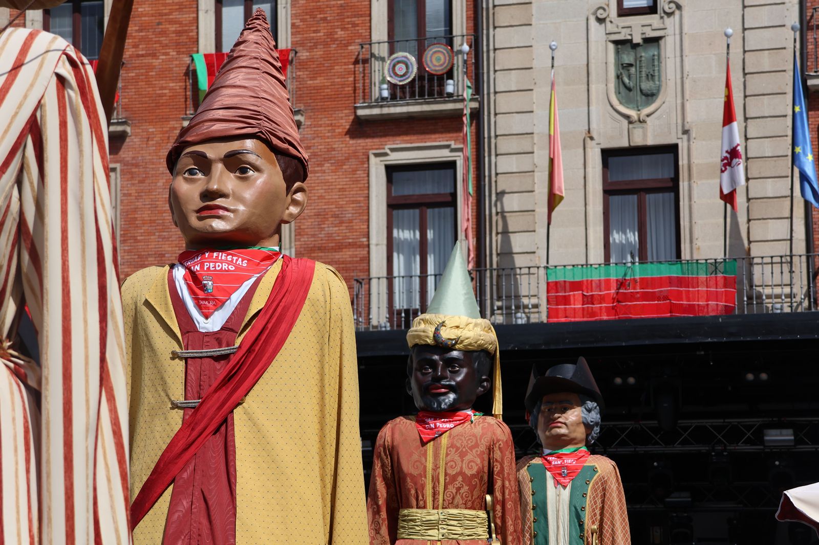 Pasacalles de Gigantes y Gigantillas (10).jpg