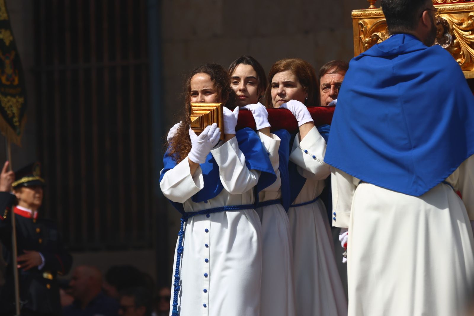 Procesión del encuentro de Nuestra Señora de la Alegría y Jesús Resucitado en el Domingo de Resurrección en Salamanca