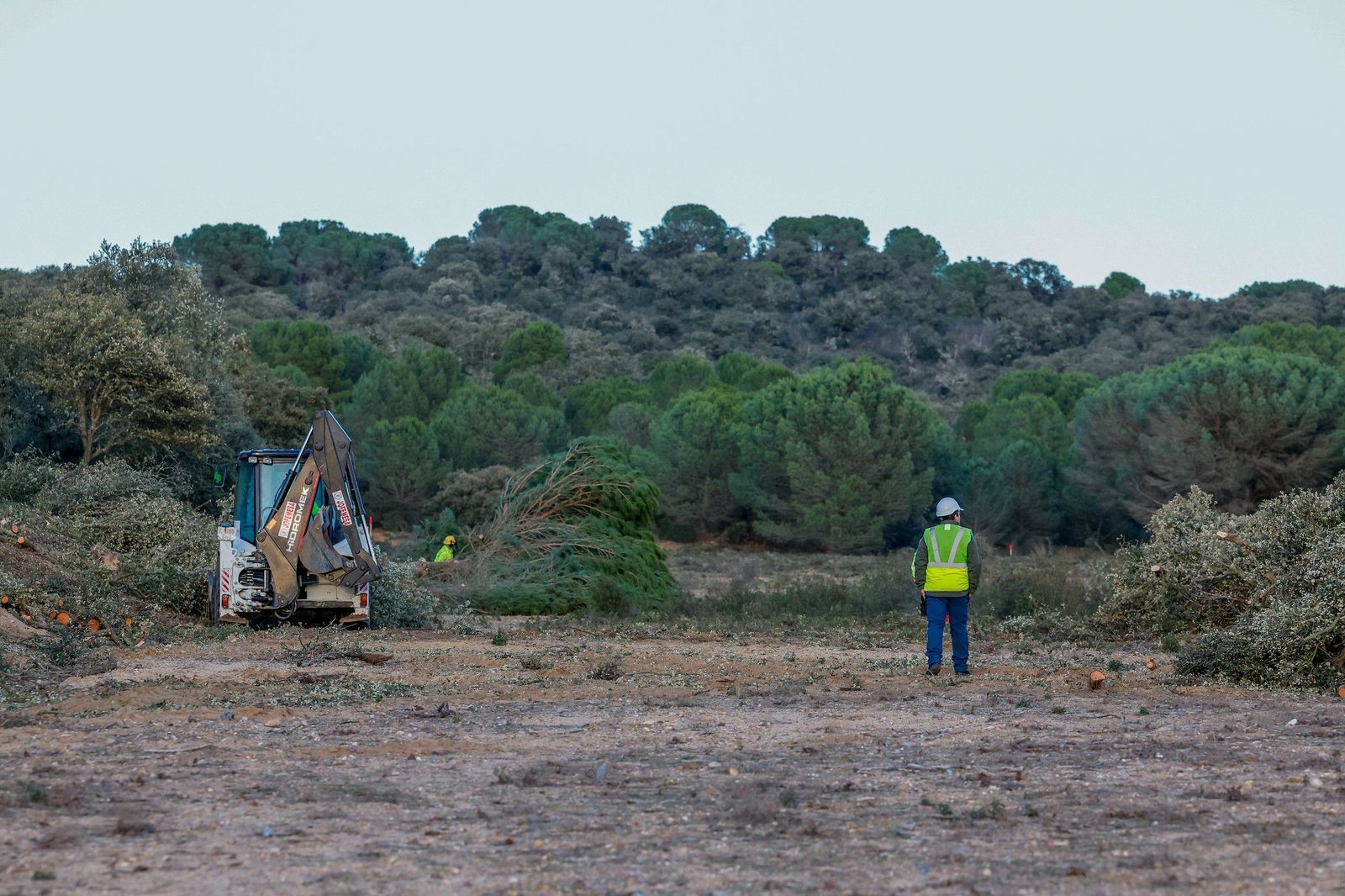 visita-el-antiguo-campamento-militar-de-monte-la-reina-en-toro-zamora-para-conocer-los-avances-del-proyecto-de-construccion-del-nuevo-acuartelamiento-del-et-foto-ruben-somontemde-7