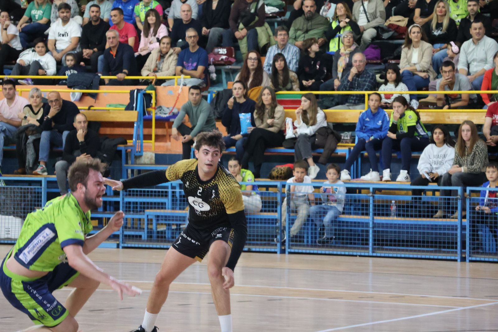 GALERÍA | El BM Zamora recibe en casa al Ciudad de Salamanca en un duelo muy ajustado