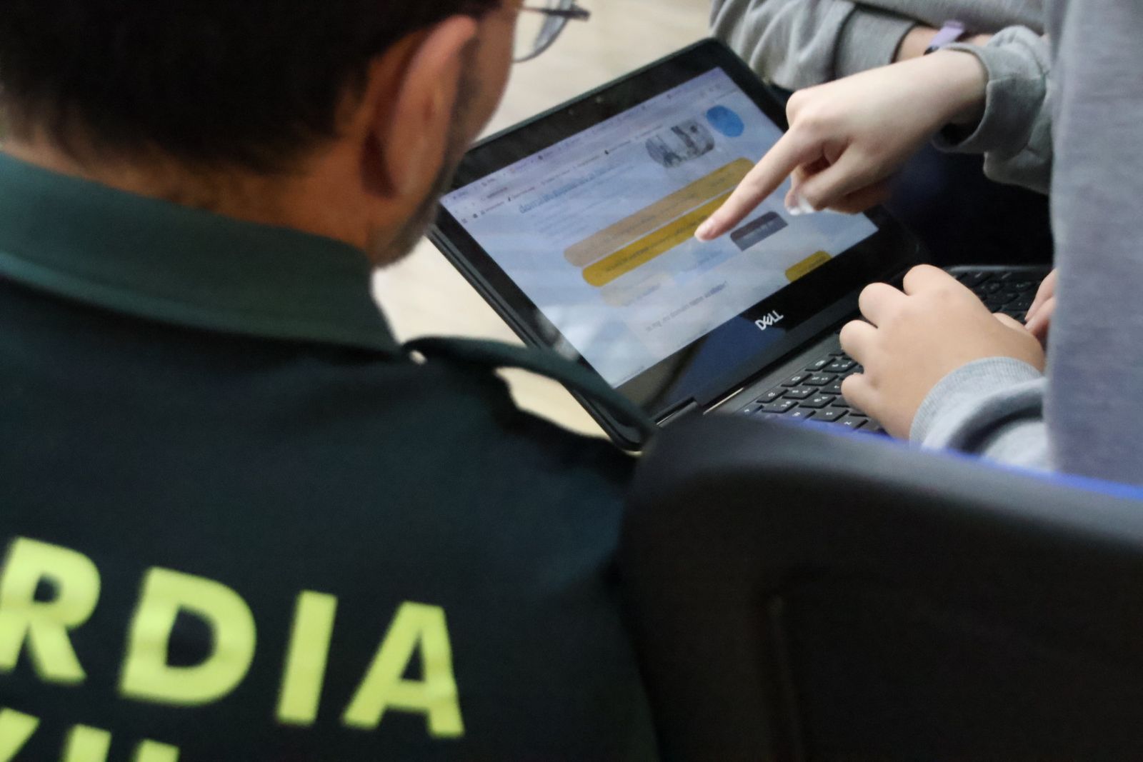 Reportaje ciberliga con Guardia Civil en Maristas