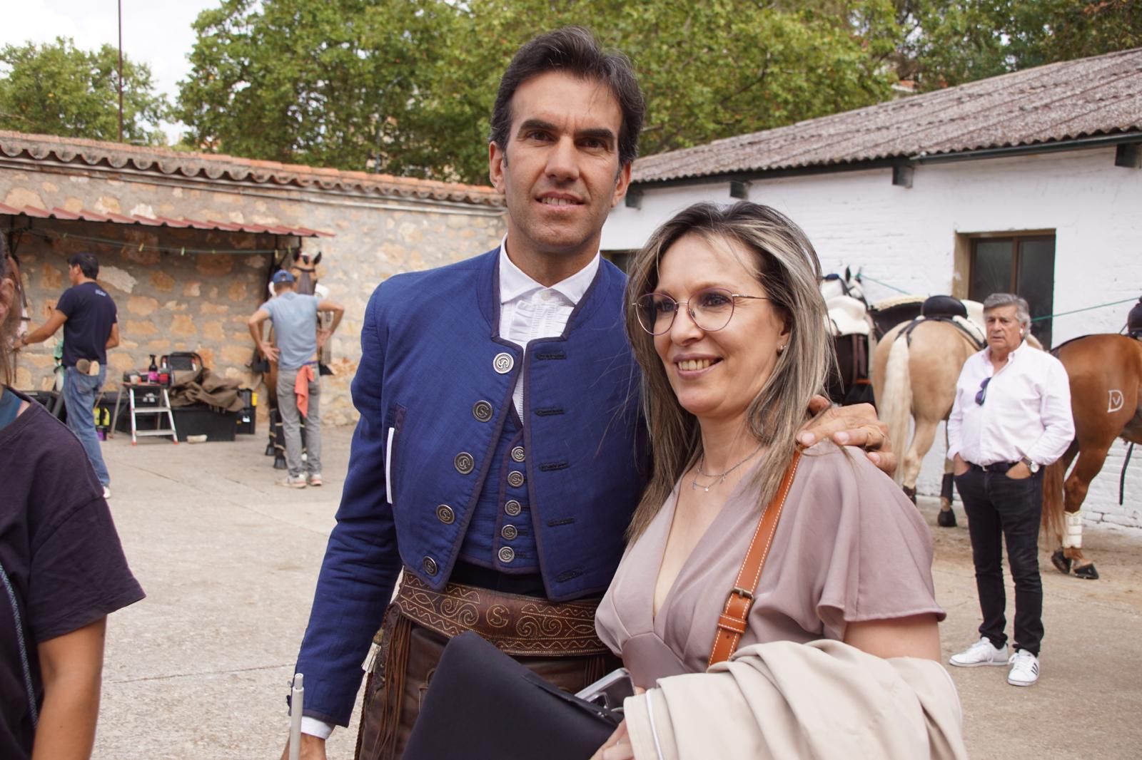 Expectación por ver los caballos de rejoneo en La Glorieta: imágenes del ambiente en los tendidos y en el patio de cuadrillas