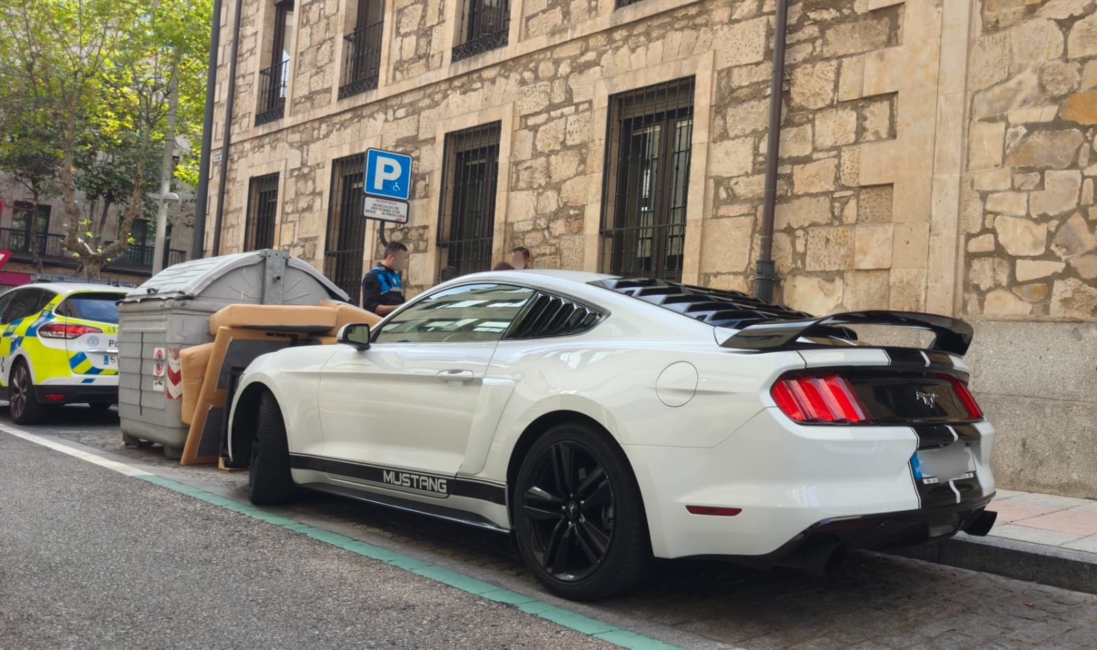 Conductor drogado sorprendido haciendo trompos en pleno centro de Salamanca
