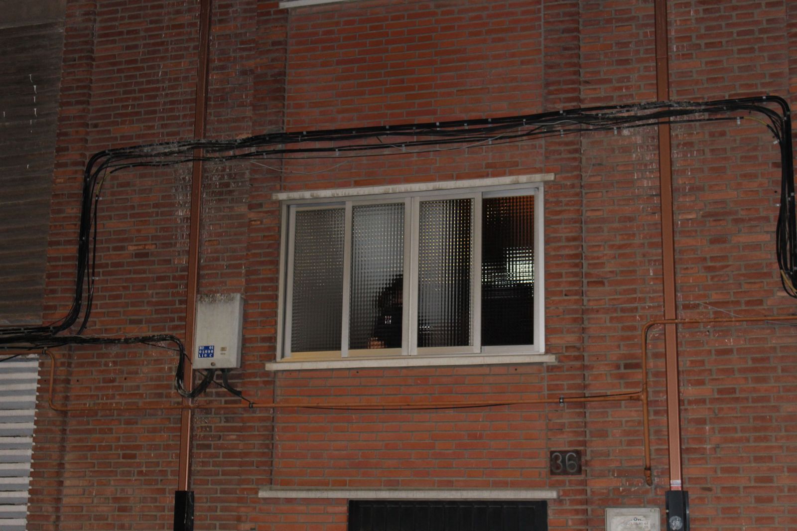 portal-del-bloque-de-viviendas-donde-se-refugio-el-atracador-1