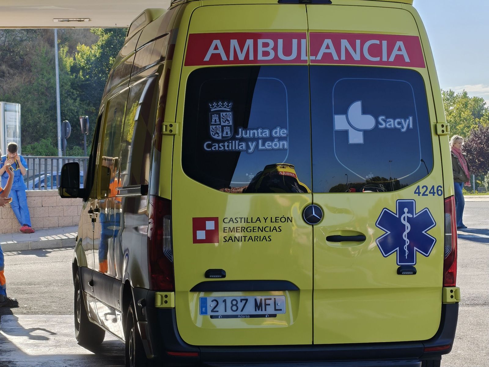 Ambulancia y ambulancias en el hospital de Salamanca. CAUSA. S24H.