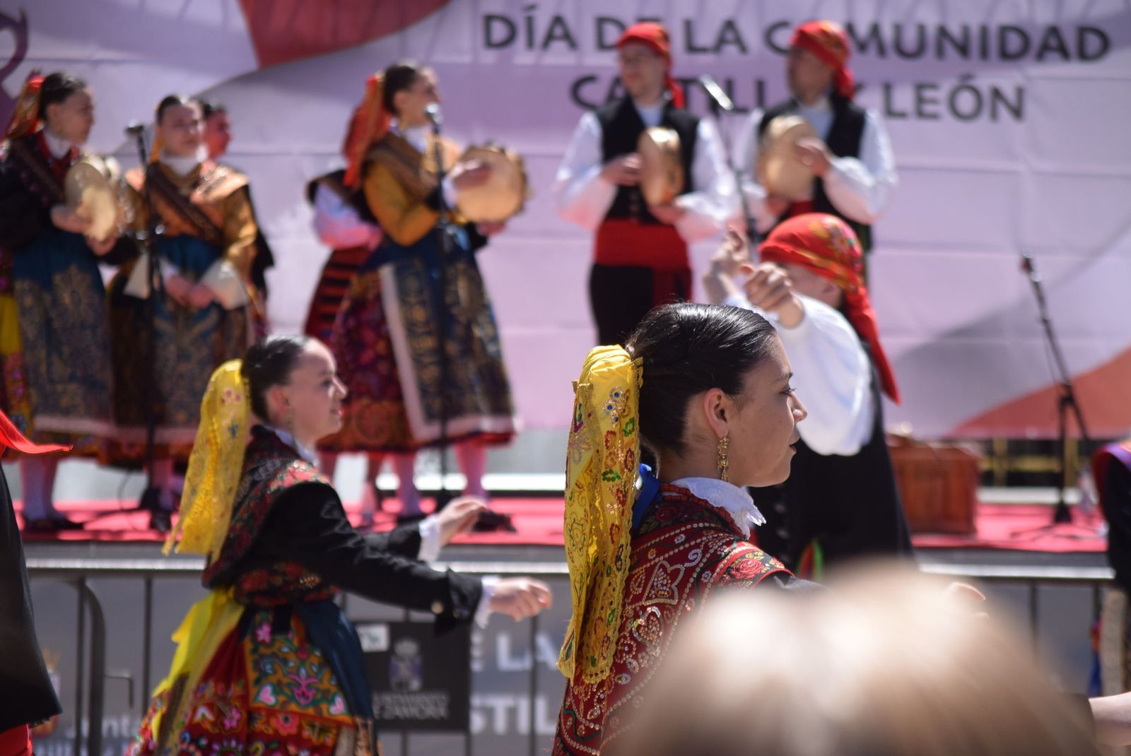 actuacion-dona-urraca-en-la-marina-39