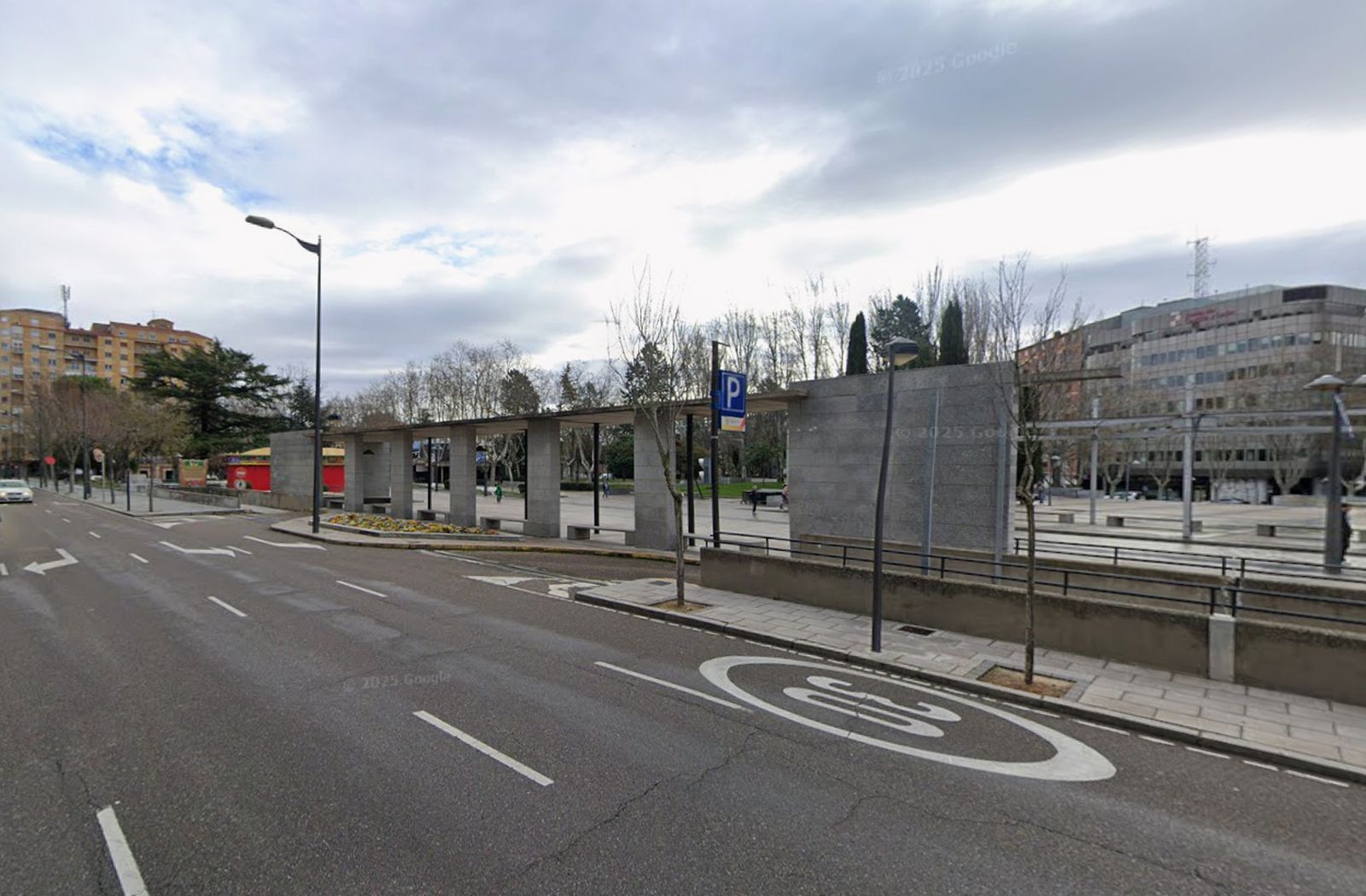 Farolas en la avenida Príncipe de Asturias y La Marina