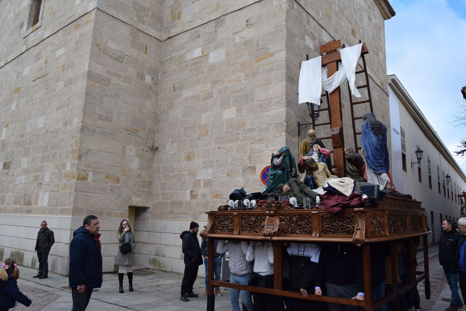 traslado-de-los-pasos-de-semana-santa-a-la-carpa-13