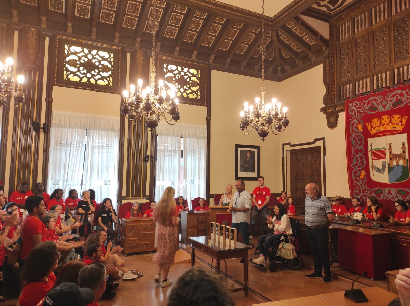 El Ayuntamiento de Zamora acoge a los componentes del XXI festival Internacional de folclore