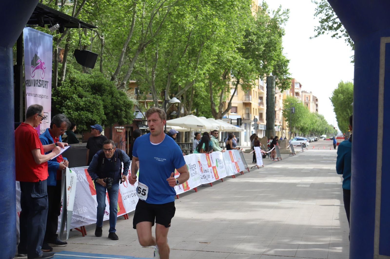 Carrera y marcha por el Día de Castilla y León en Zamora