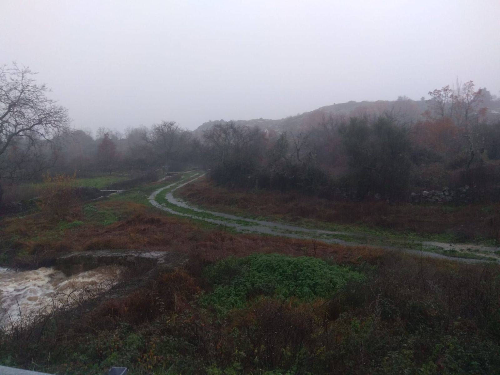 rios-desbordados-y-zonas-inundadas-de-agua-en-villarino-de-los-aires-2