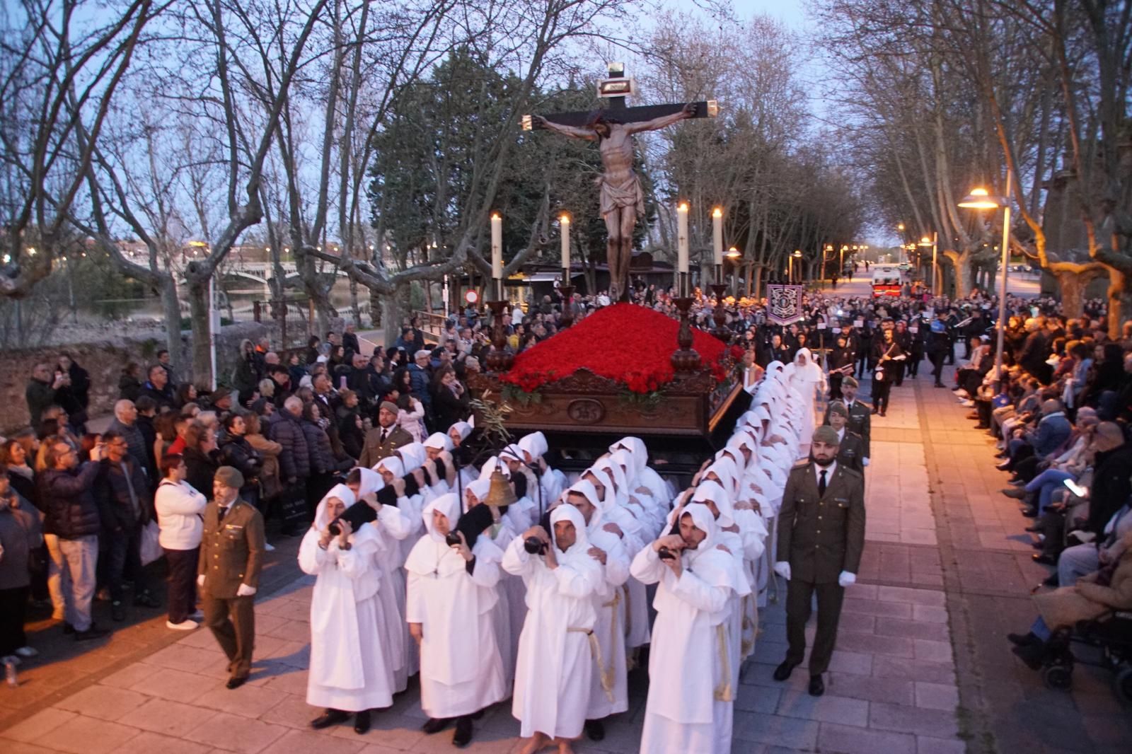 María Nuestra Madre y el Cristo del Amor y de la Paz en la procesión de la Semana Santa 2026 en Salamanca