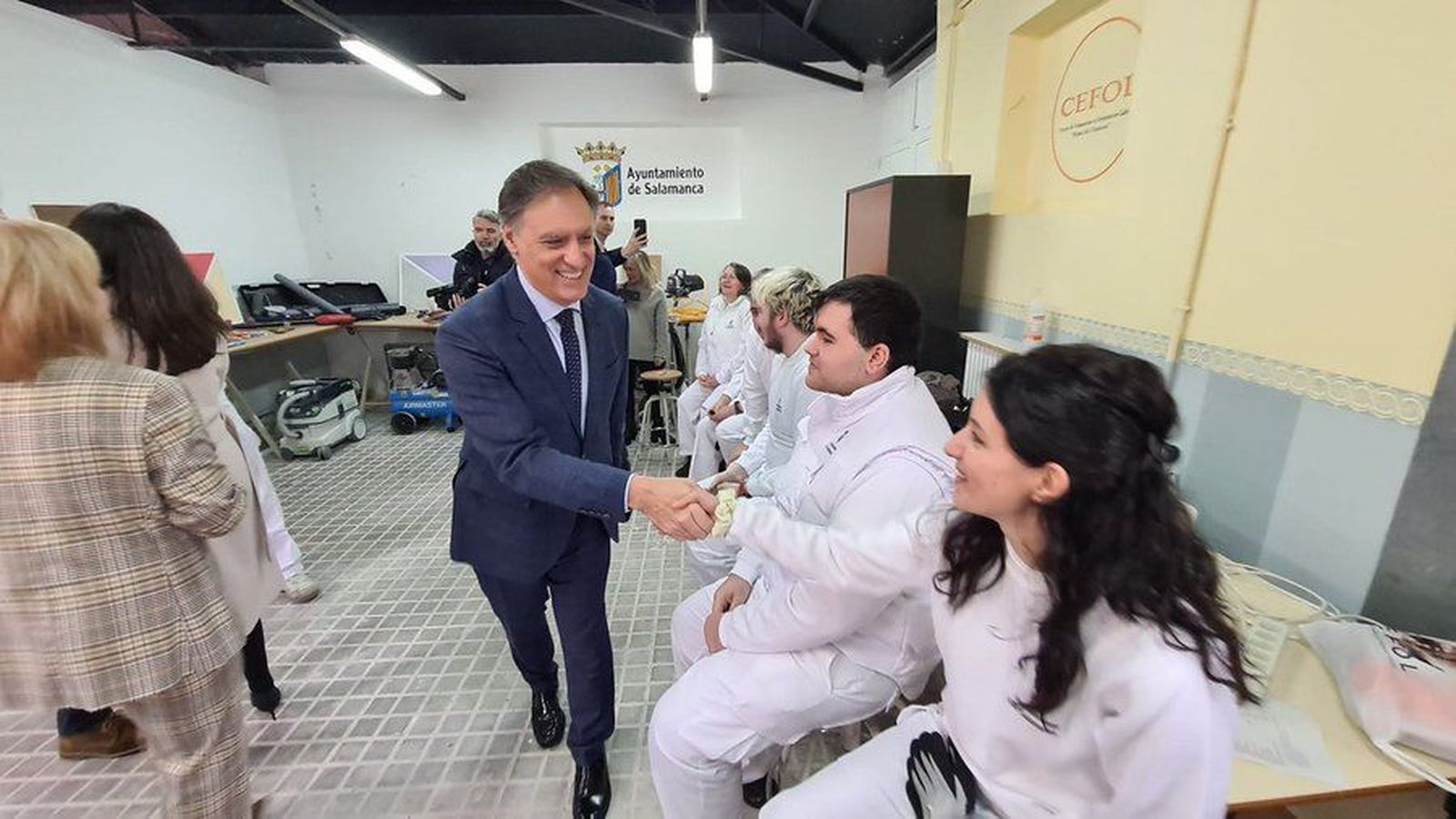Carlos García Carbayo, alcalde de Salamanca, visita el CEFOL