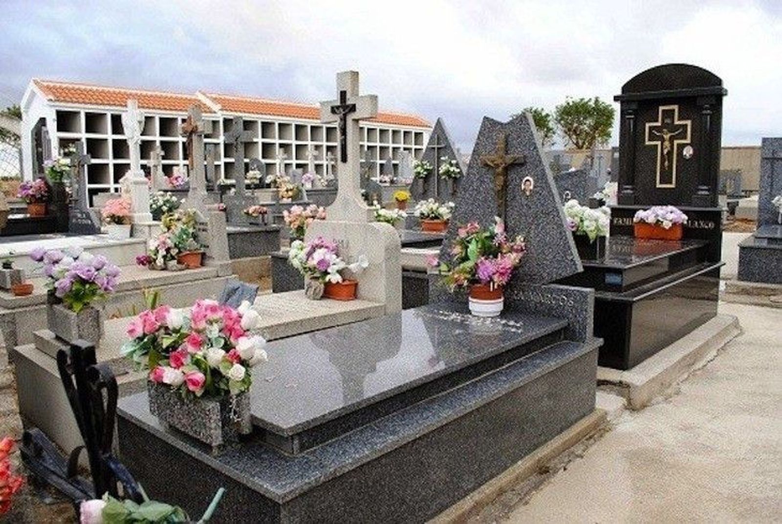 Festividad de los Santos y recuerdo a los Difuntos con tipismos en los pueblos