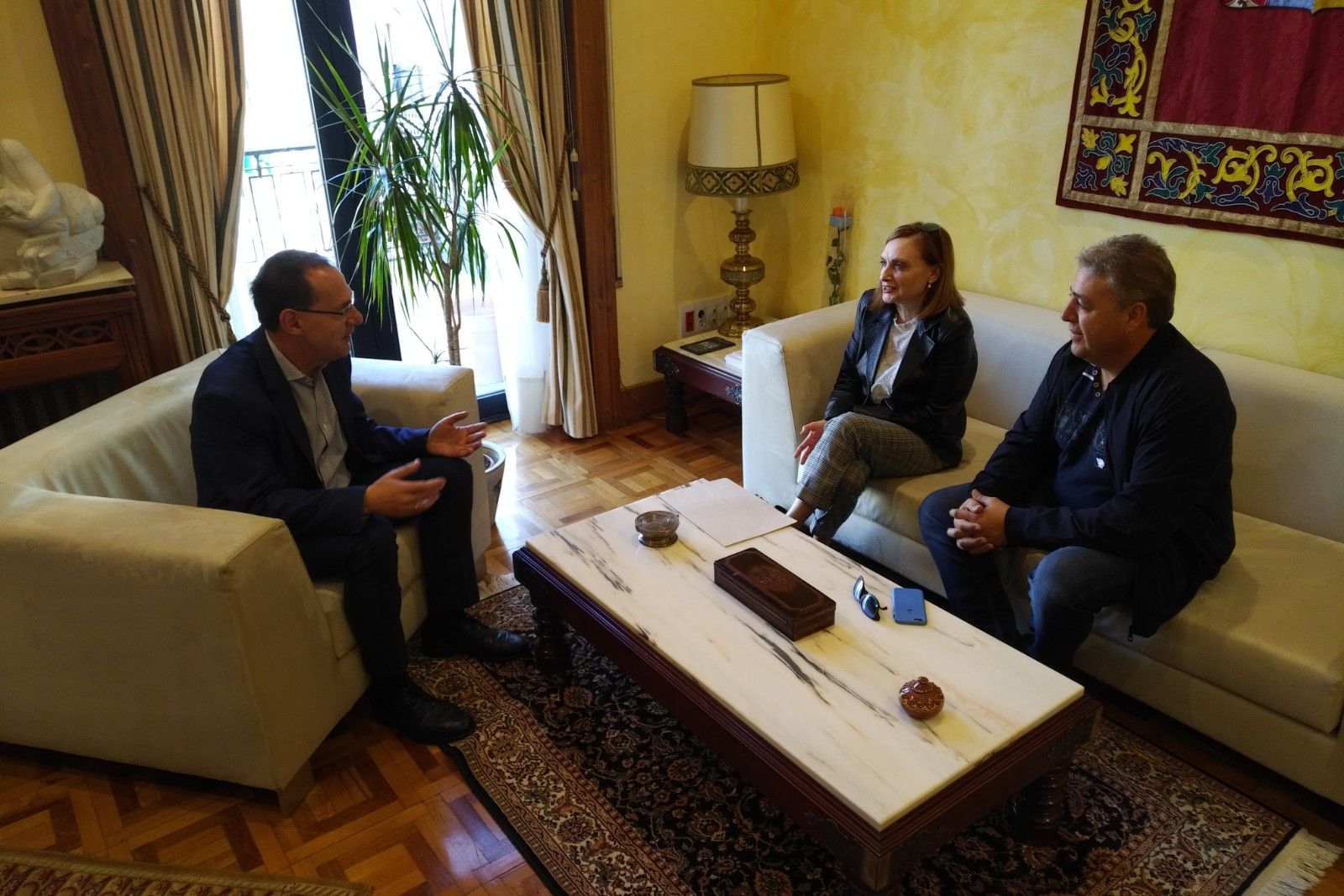 El Subdelegado con la Alcaldesa de Villalba de la Lampreana