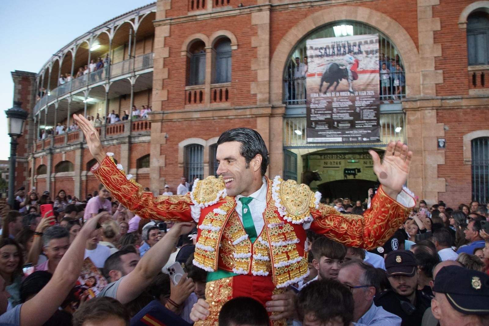 Emilio de Justo, Juan Ortega y Roca Rey inauguran el cartel de figuras en la feria de Salamanca: la corrida de Garcigrande en imágenes