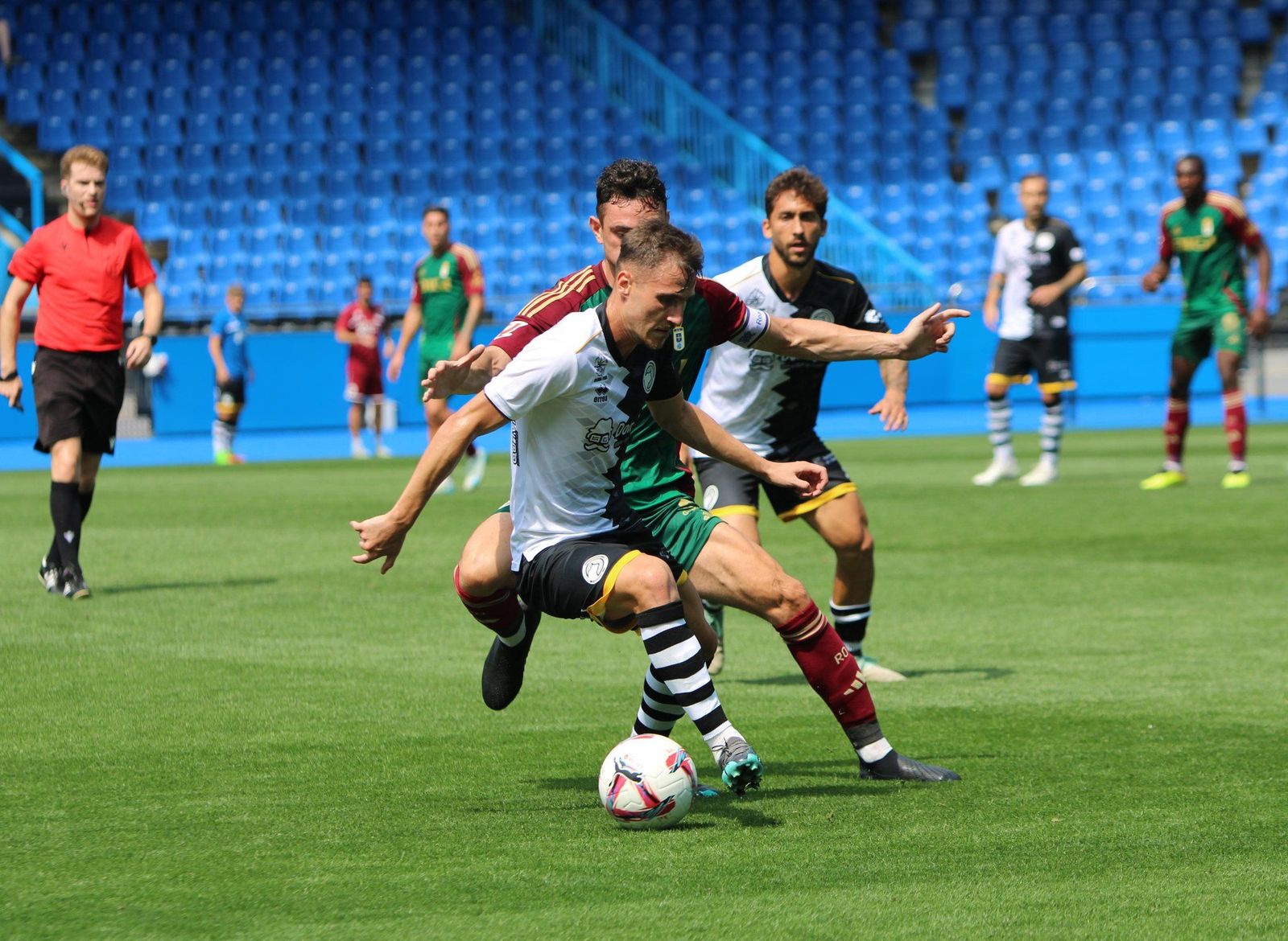 Partido final de consolación Trofeo Teresa Herrera entre el Real Oviedo y Unionistas de Salamanca. Foto @UnionistasCF