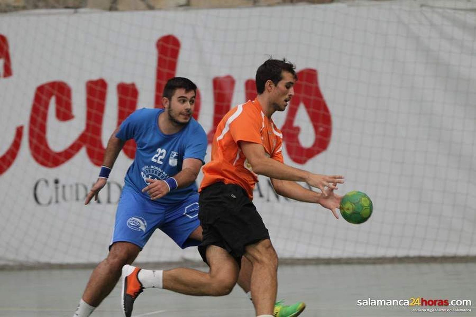 El BM Ciudad de Salamanca llega inmaculado al primer descanso