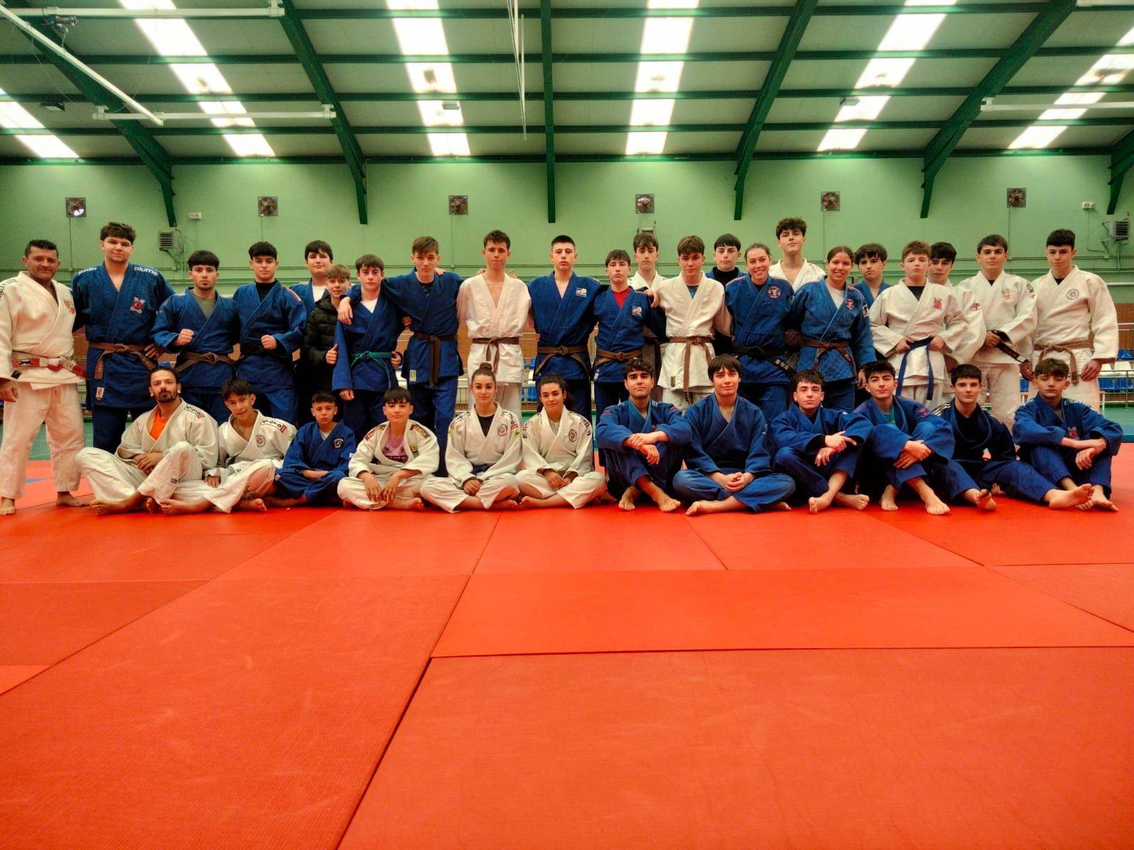 La Federación de Judo de Castilla y León ha organizado este año la concentración de sus deportistas en el albergue Centro de Turismos la Galería en Santa Lucía de Gordón La Federación de Judo de Castilla y León ha organizado este año la concentración de sus deportistas en el albergue Centro de Turismos la Galería en Santa Lucía de Gordón