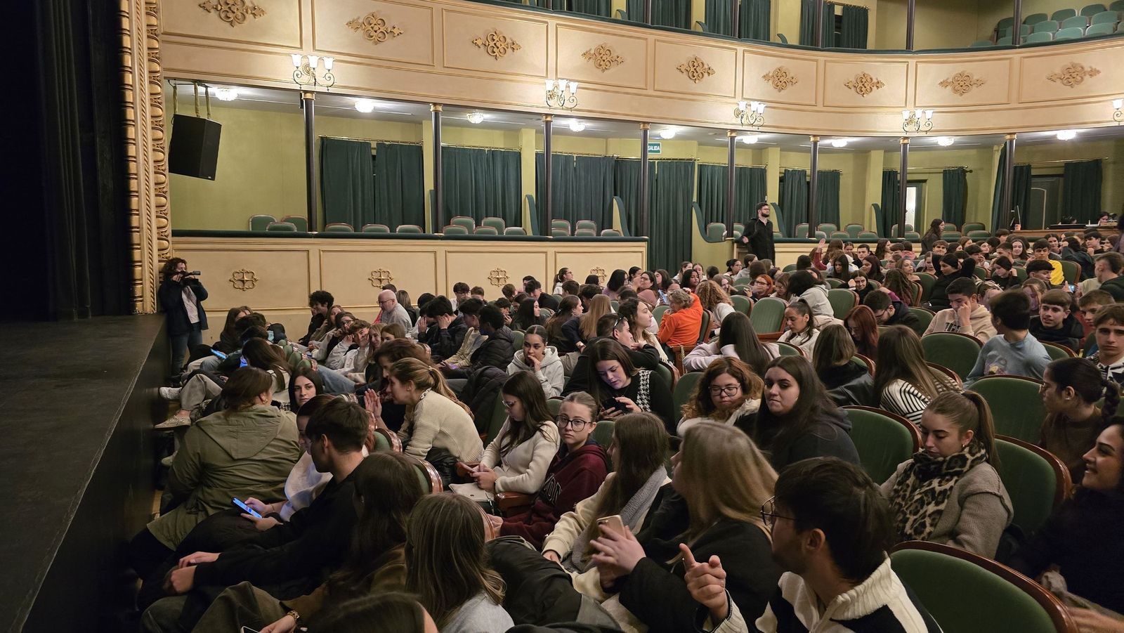 El concejal de Protección Ciudadana y Tráfico, Ángel Molina, asiste a la actividad escolar de concienciación sobre seguridad vial de Aesleme