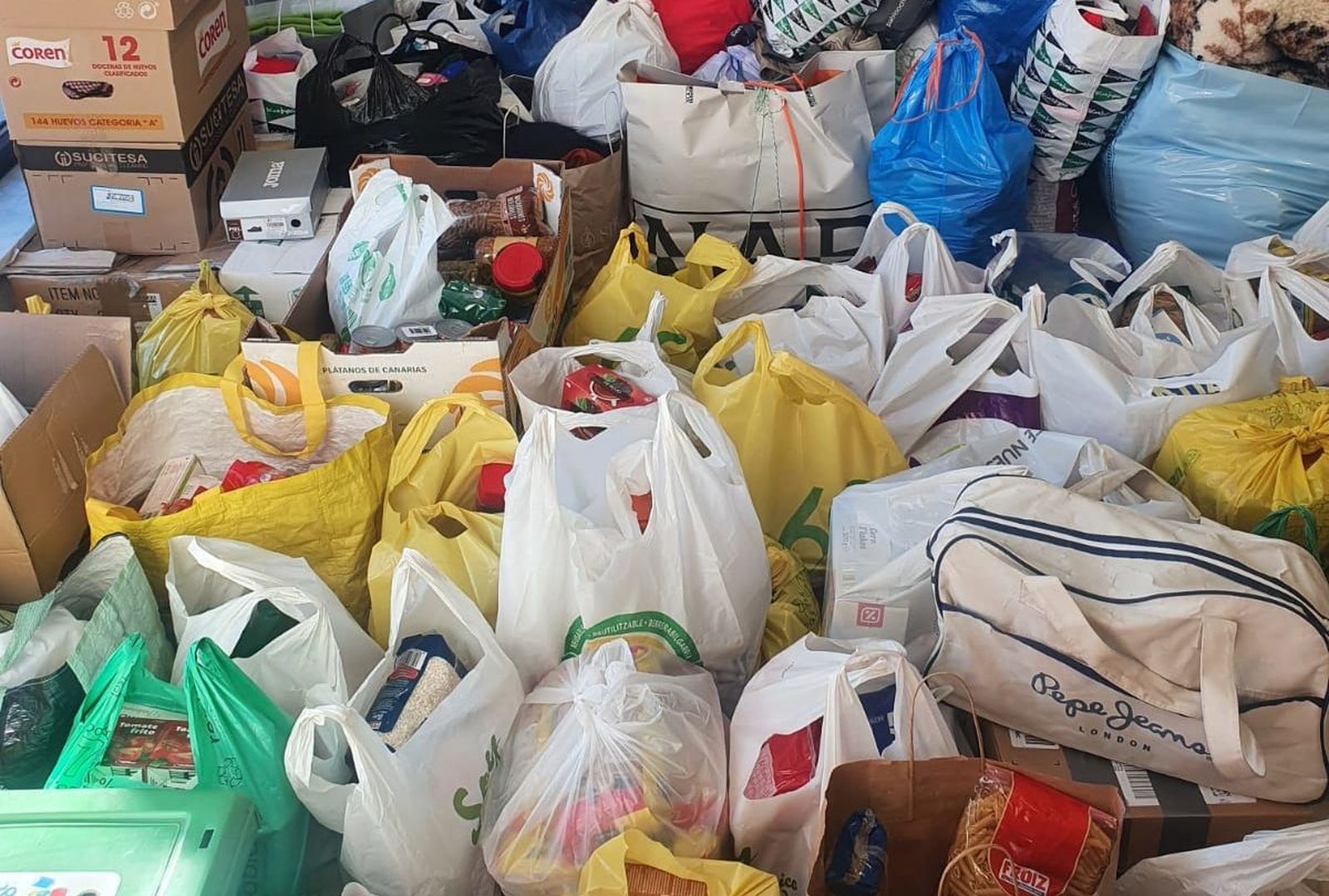 Algunos de los artículos recaudados por el Ayuntamiento de Doñinos de Salamanca