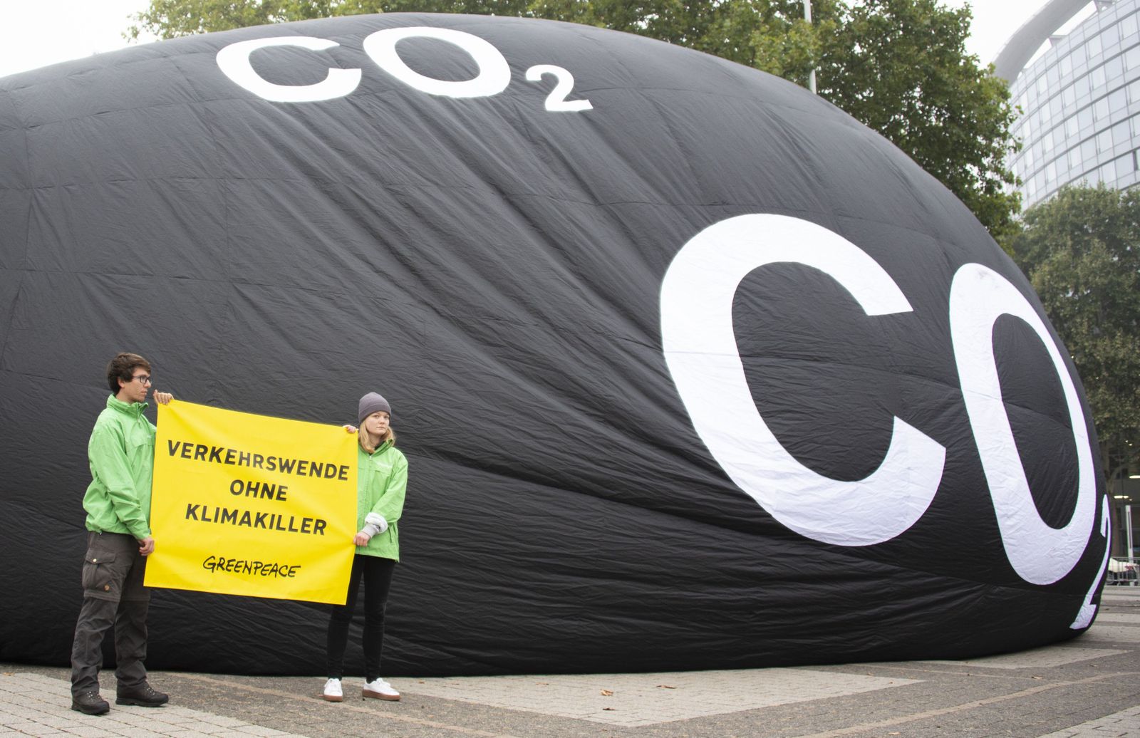 10 September 2019, Frankfurt/Main: Greenpeace activists fill a huge balloon with air says "CO2"  during a protest to draw attention to the pollutant emissions of cars, before the International Motor S