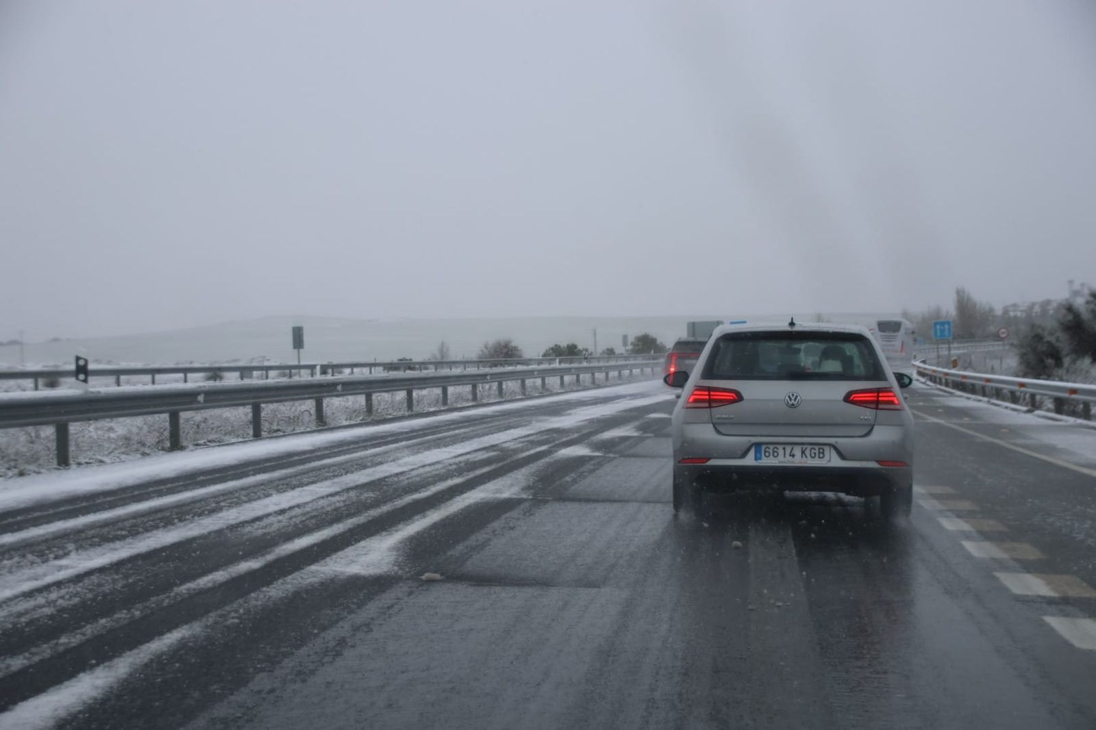 Nieve en carretera colindantes con la A-66 - Fotos de archivo - S24H Nieve en carretera colindantes con la A-66 - Fotos de archivo - S24H