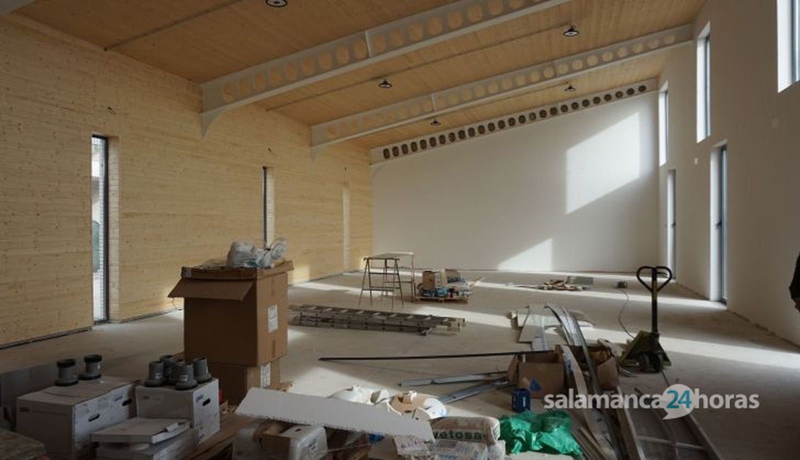 El director general de Centros e Infraestructuras, José Migel Sáez, visita la última fase al CEIP Maria Moliner de Castellanos de Moriscos (39)