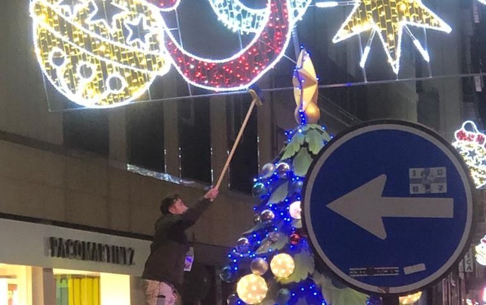 Atascada una carroza de la Cabalgaza