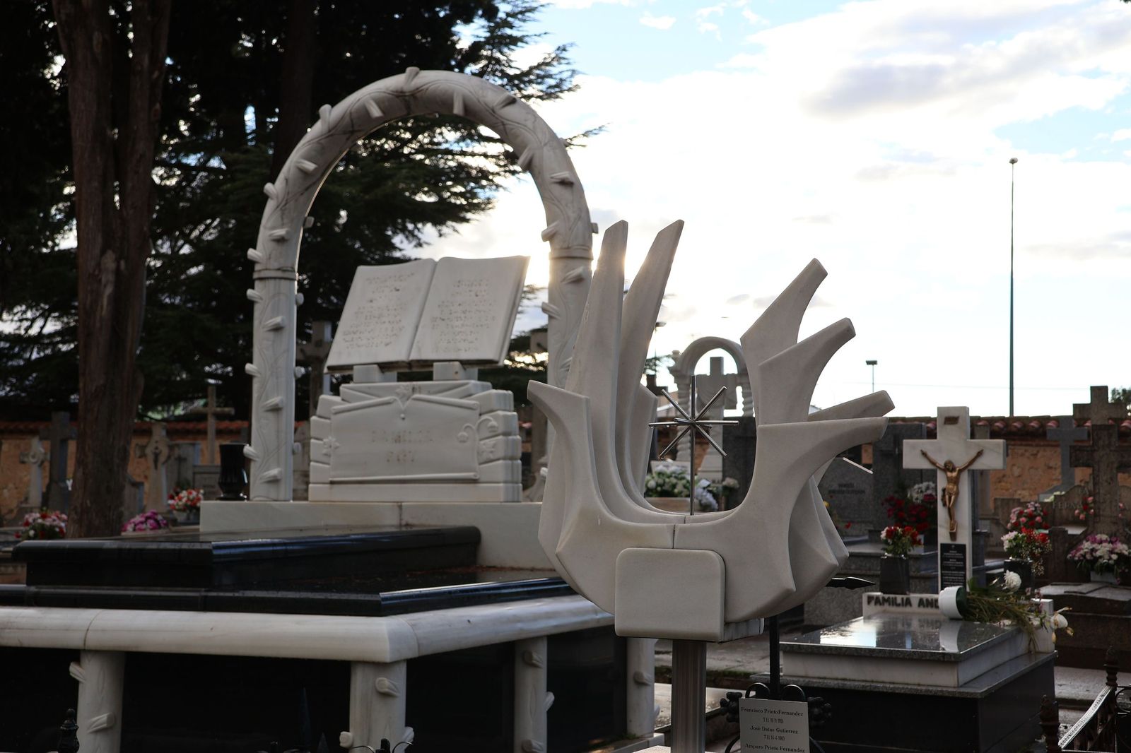 Los misterios del Cementerio municipal de San Atilano