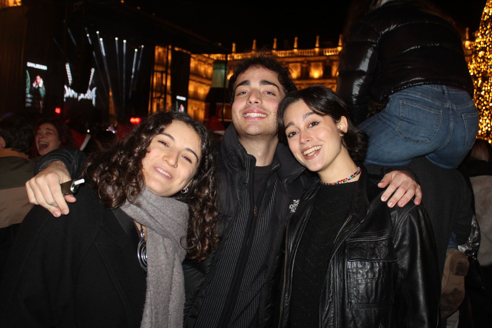 Miles de personas disfrutan de las campanadas y la fiesta del Fin de Año Universitario