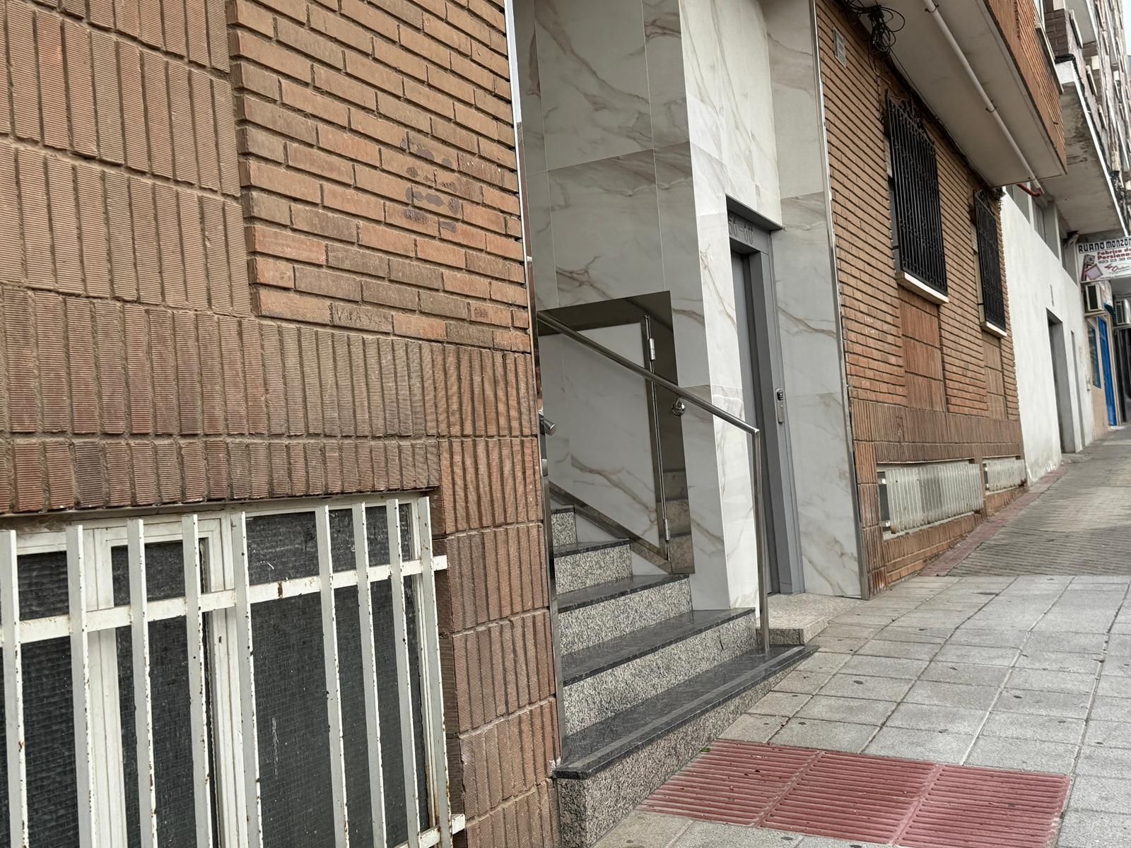 Amplio despliegue de los servicios de emergencia tras la intoxicación de una mujer en la calle Volta