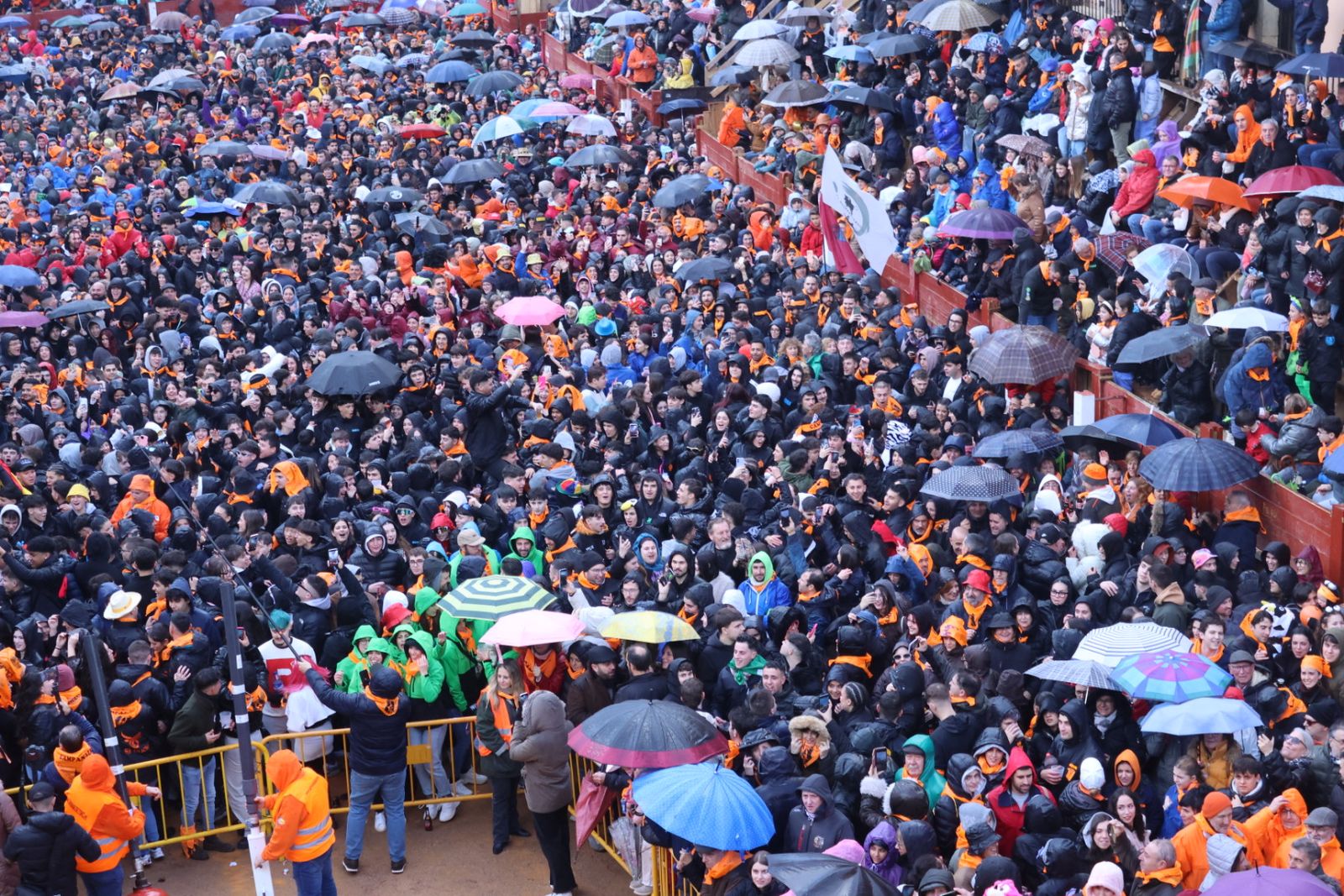 Gran ambiente en el inicio del Carnaval del Toro 2026: el Campanazo en imágenes