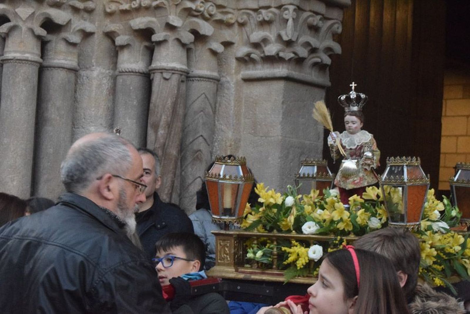las-candelas-vuelven-a-unir-la-iglesia-de-san-juan-con-la-de-san-vicente-54