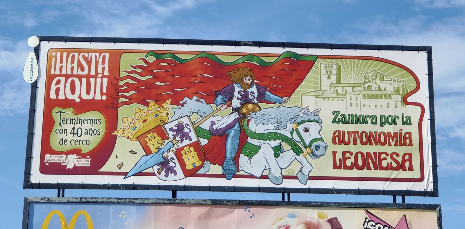 Valla publicitaria del Colectivo Ciudadanos de la Región Leonesa (CCRL) mediante la que simbolizan la ruptura con la actual comunidad autónoma en Vista Alegre, Zamora.