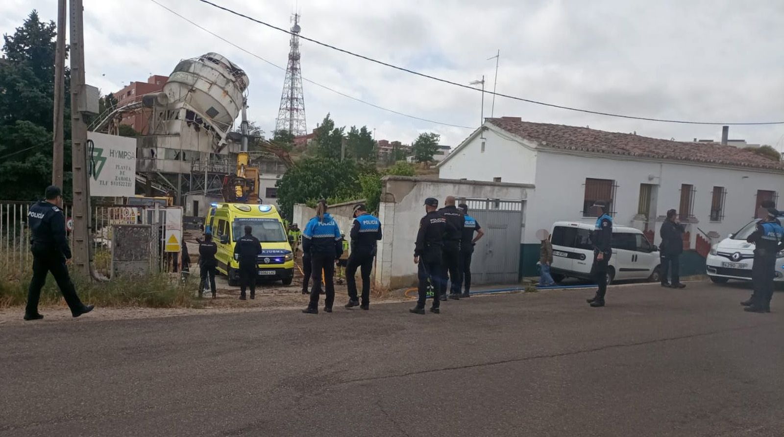 Los servicios de emergencia en la zona