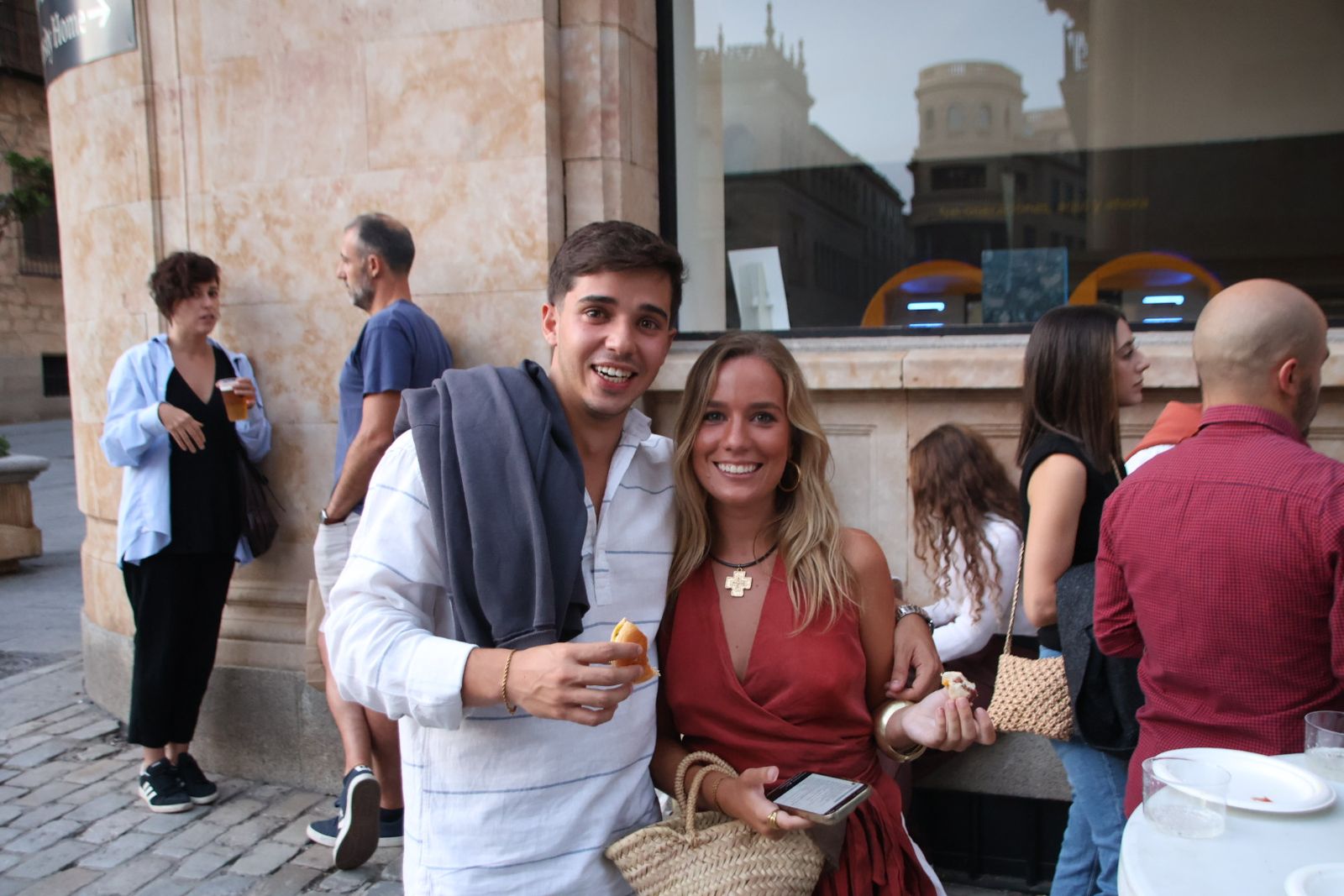 Ambiente de las casetas el  jueves por la tarde noche