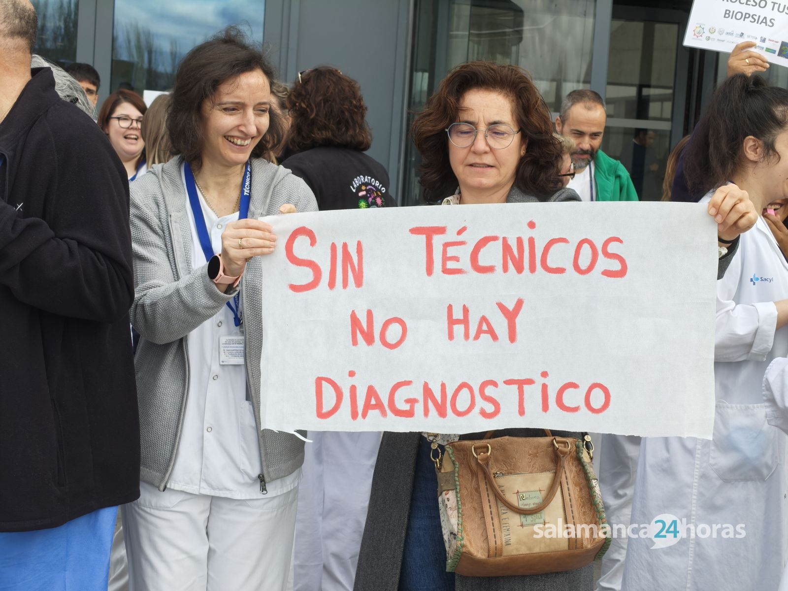 Protestas de los Técnicos Superiores Sanitarios a las puertas del hospital de Salamanca Protestas de los Técnicos Superiores Sanitarios a las puertas del hospital de Salamanca