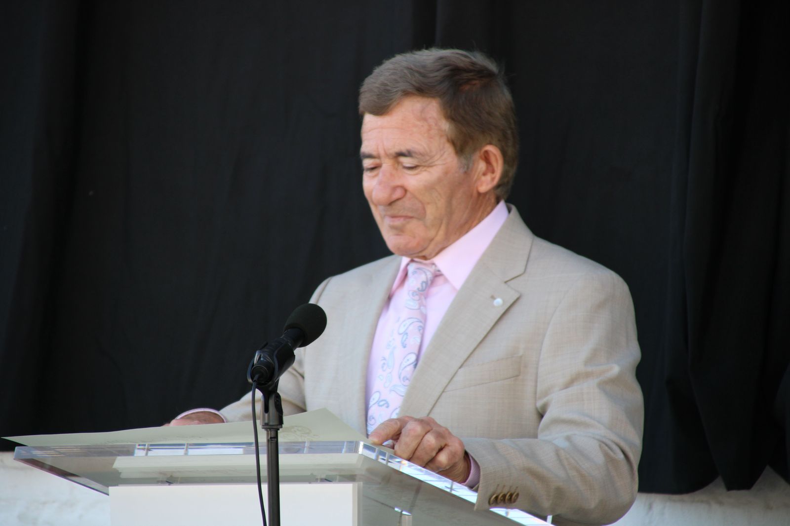 jesus-manso-alcalde-de-moriscos-en-el-acto-que-ha-nombrado-hijo-predilecto-del-municipio-a-jose-antonio-iglesias-pollo-4