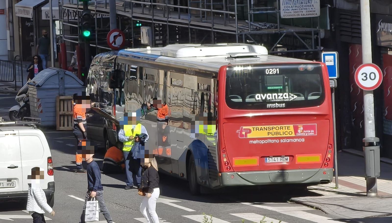 Enésima avería de un autobús de Avanza en la avenida de Italia