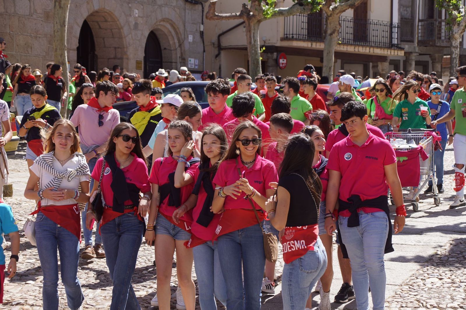 ledesma-calienta-motores-para-los-espantos-con-el-reparto-de-panuelos-y-la-salida-de-los-toros-del-prao-de-la-villa-55